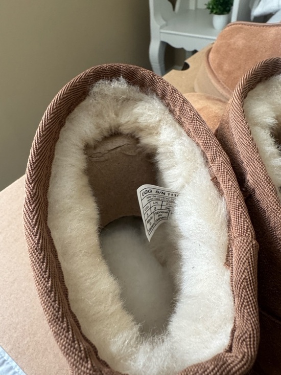 UGG Chestnut Suede Short Shearling Boots - Picture 4 of 4